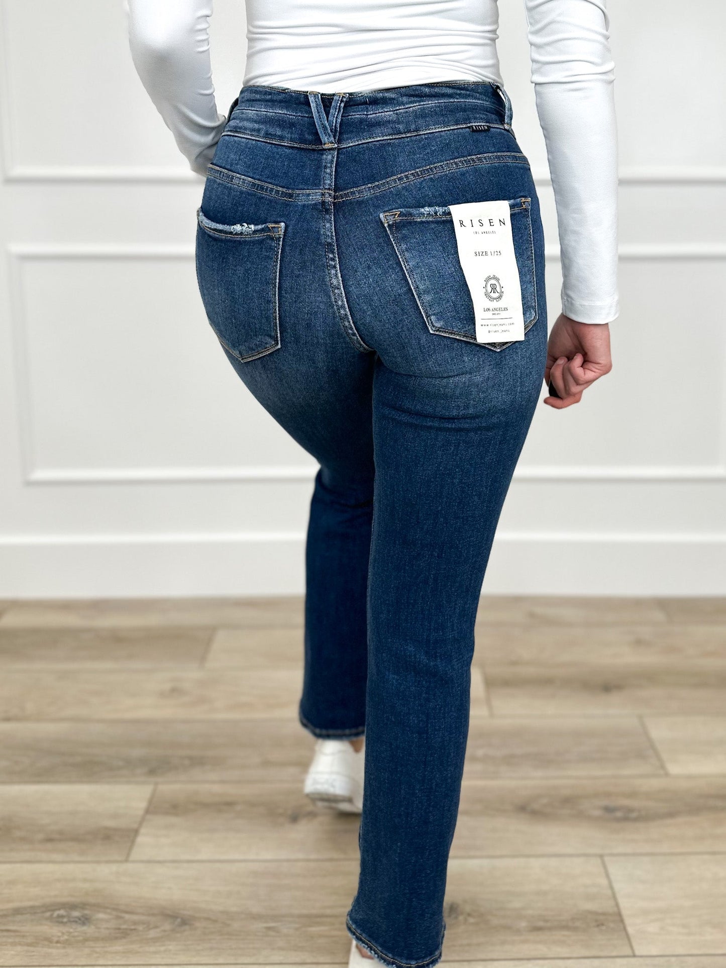Jean droit taille haute Risen Remi – Délavé foncé (double bouton, déchiré)
