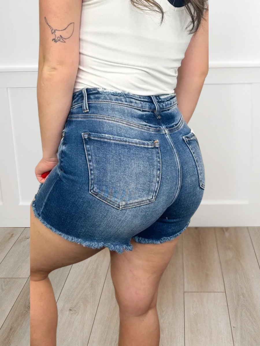 Shorts bleus délavés à taille haute, ourlet effiloché, Risen Marina