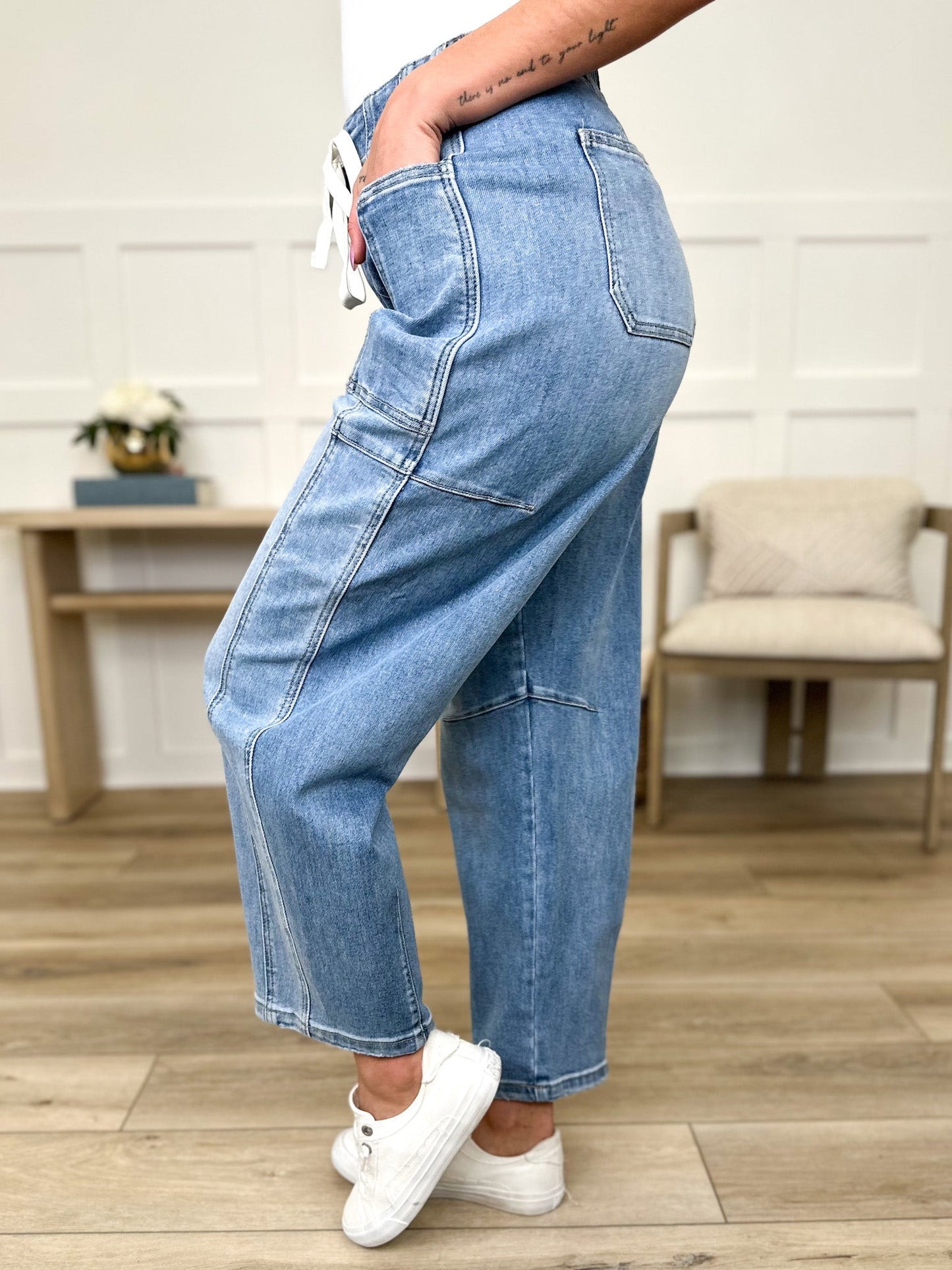 Jeans bleu clair court coupe barrel taille haute Risen Jessie