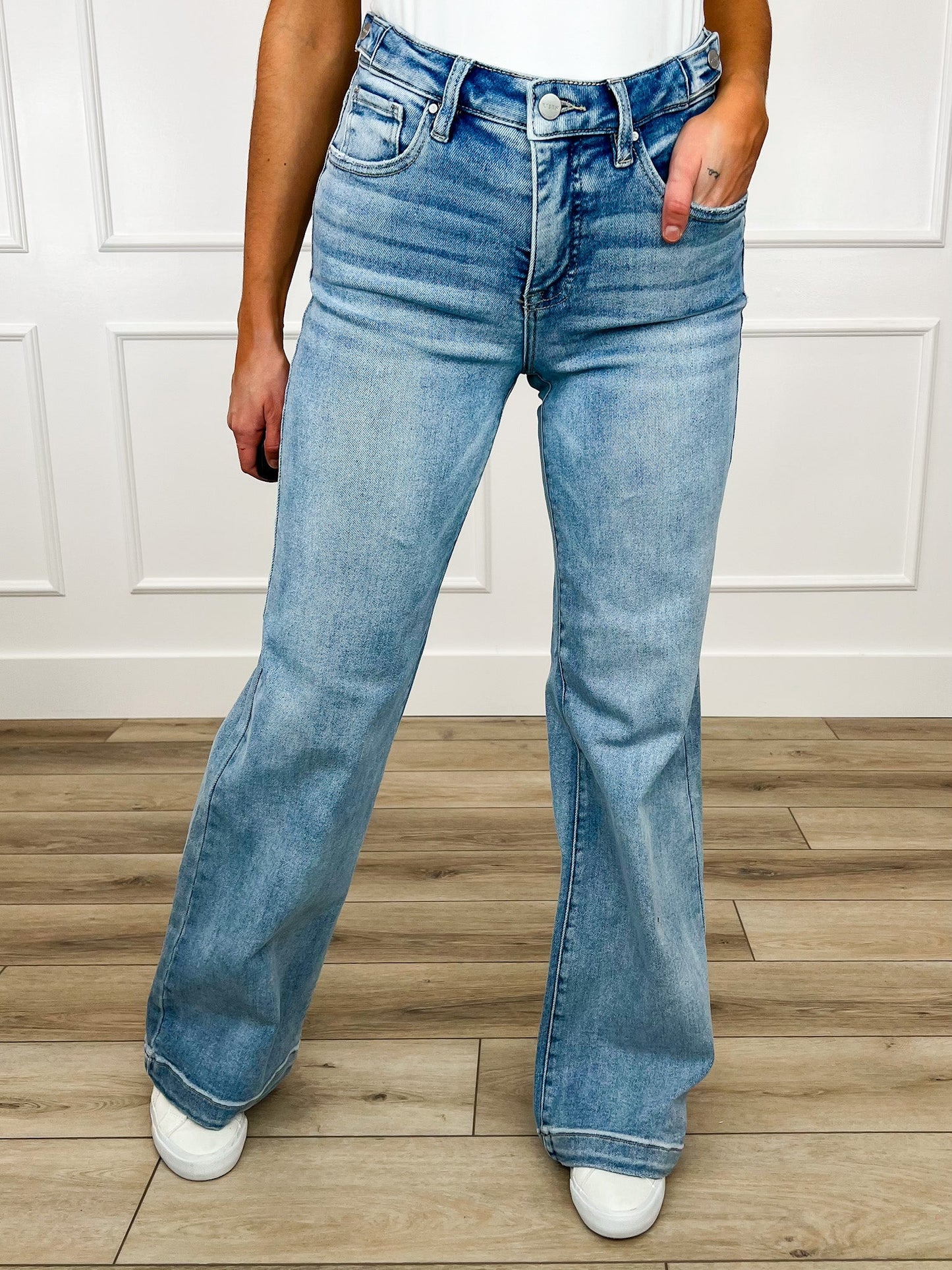 Jean large Risen Talia avec contrôle du ventre - Délavage clair (Non vieilli, Taille ajustable)