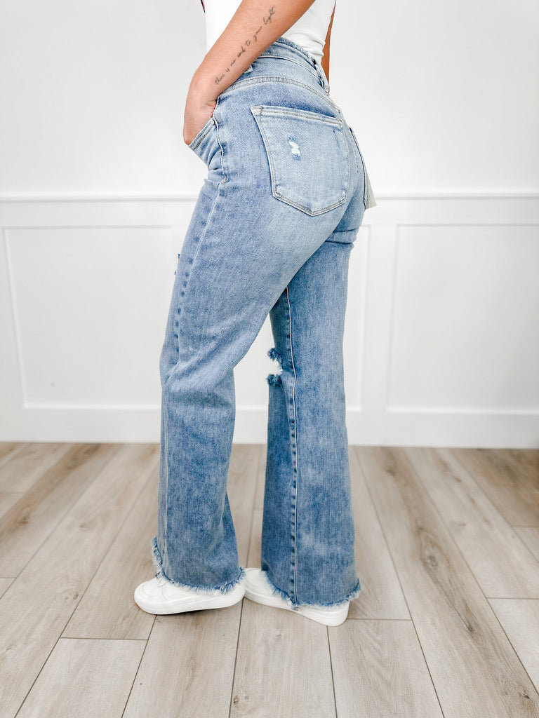 Jean Kenzie taille haute et jambe large de Risen - Délavé moyen (Braguette boutonnée, Ourlet effiloché, Détruit)