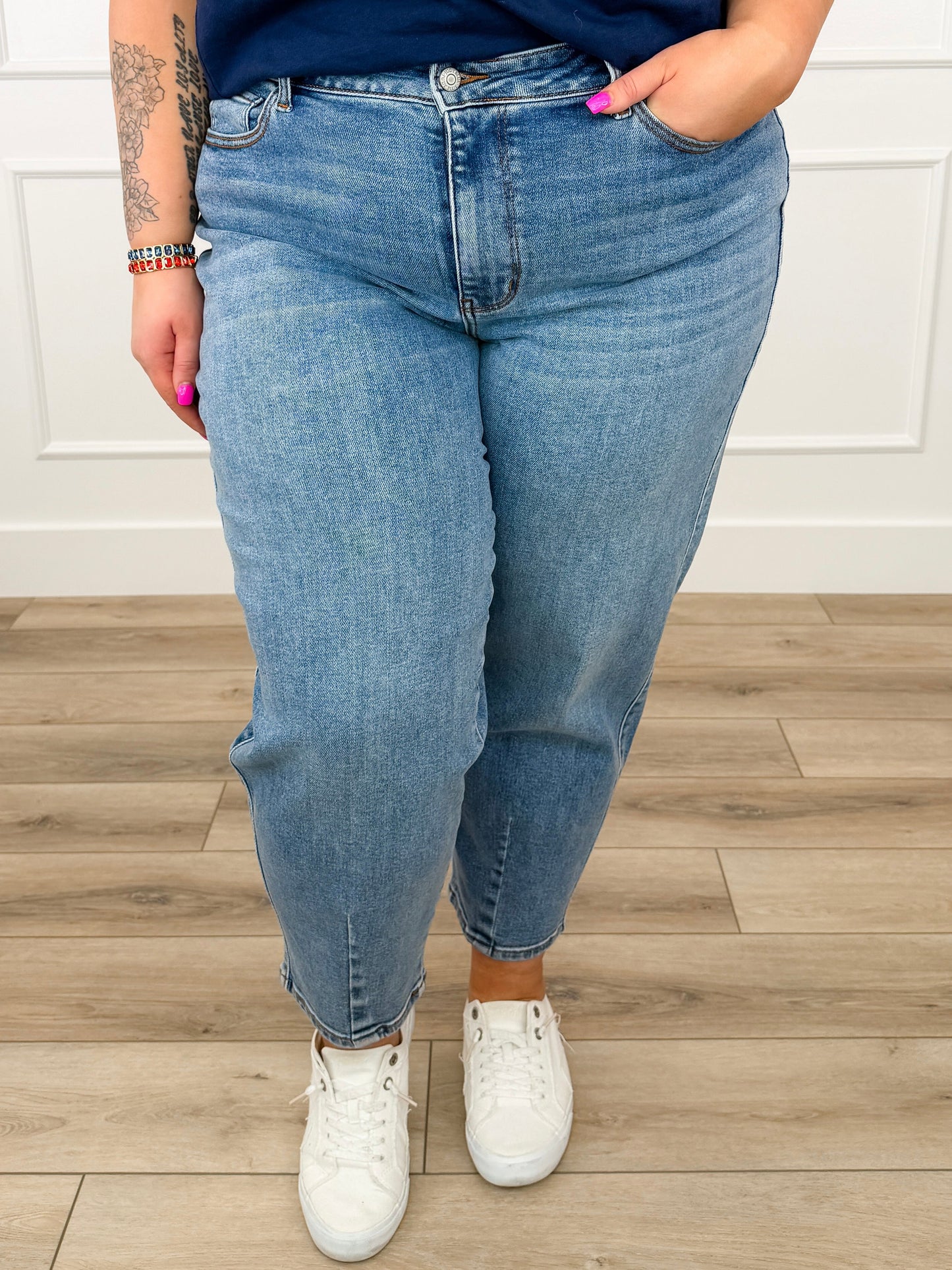 Judy Blue Kaelyn High-Rise Barrel Leg Jeans - Medium Wash (Non-Distressed)