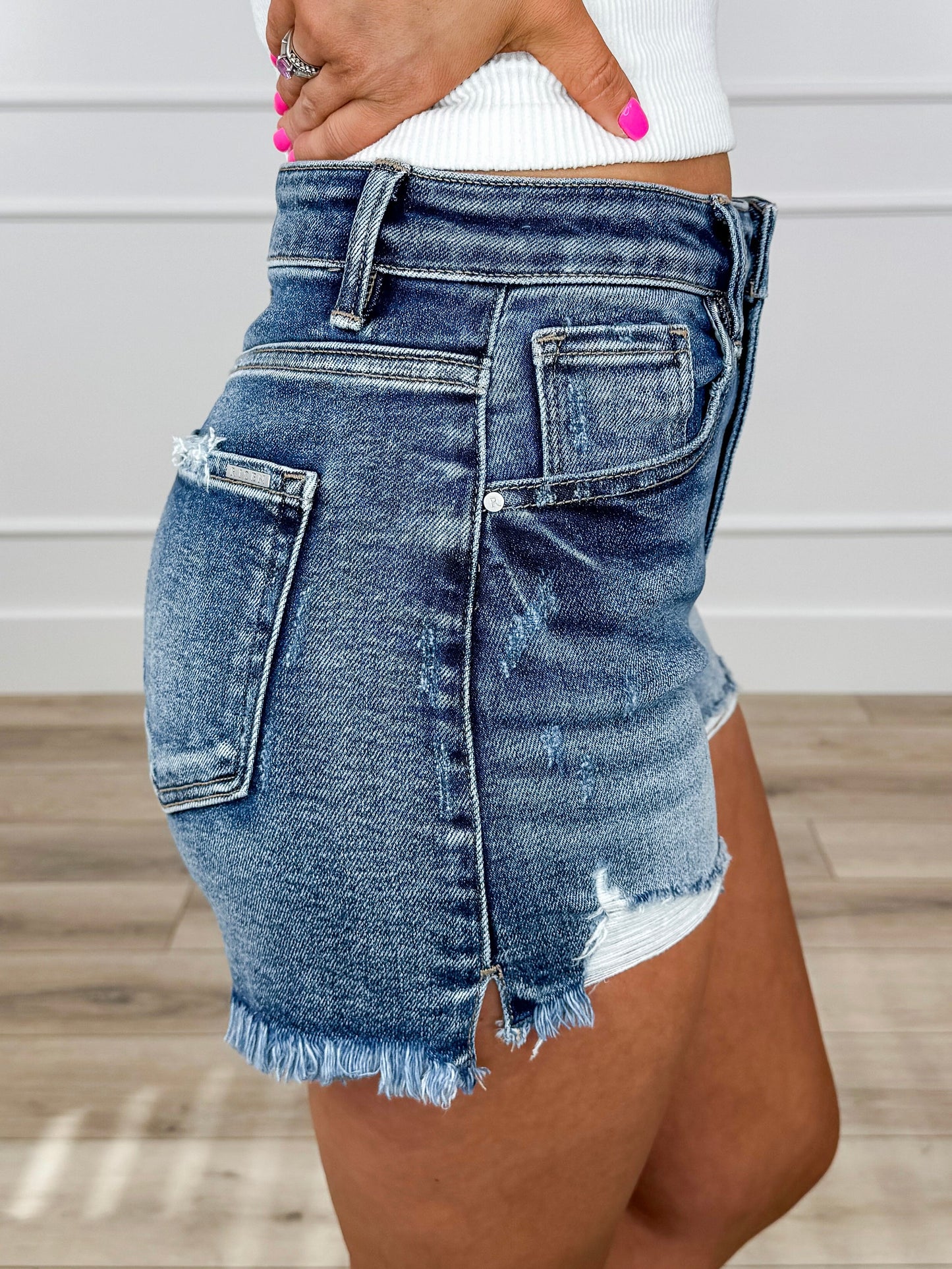 Short en jean taille haute Risen Suri - Délavage moyen (Ourlet effiloché, Détruit)