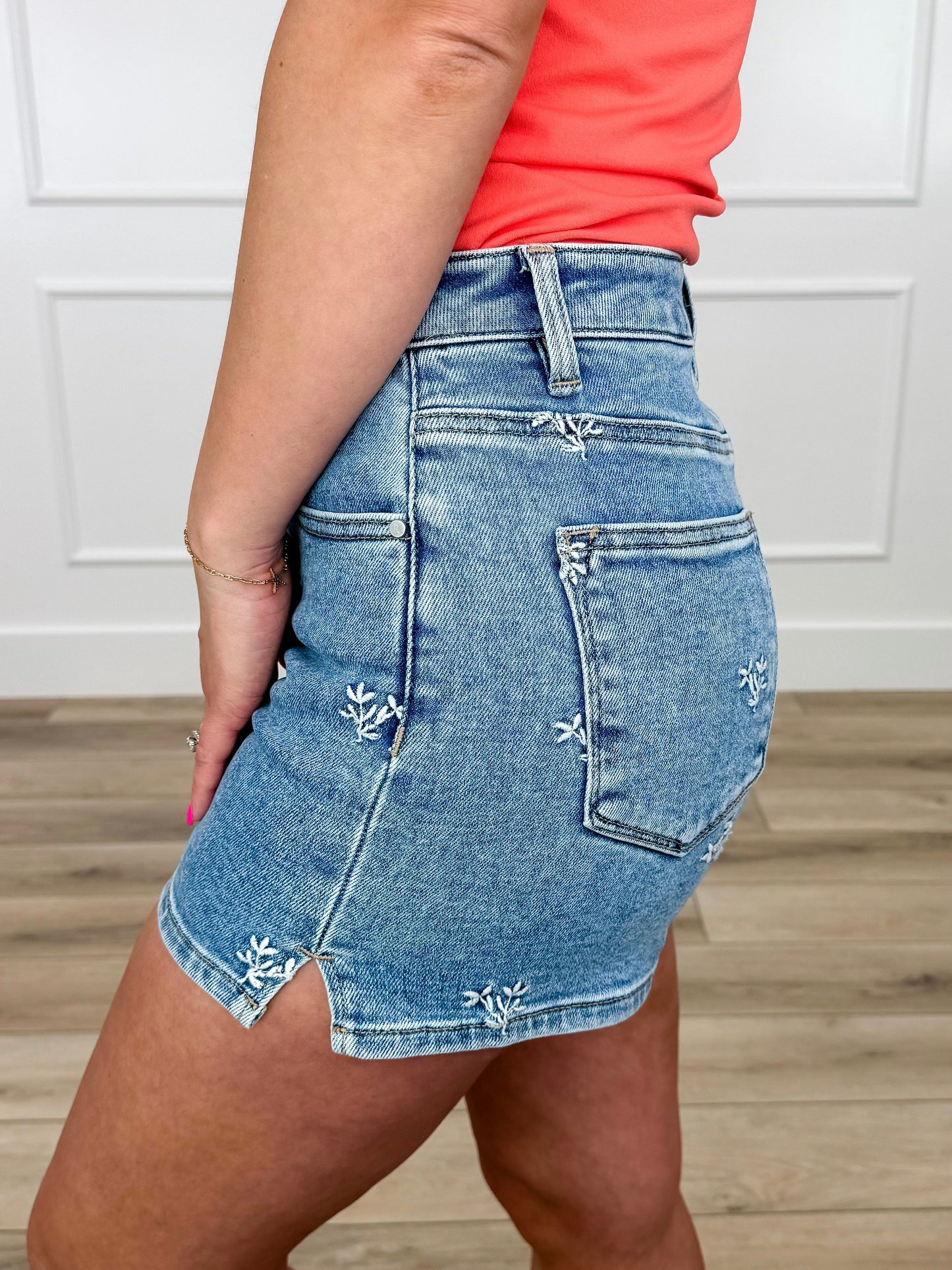 Short en jean taille haute Risen Ember - Délavage clair (Broderie, Non usé)