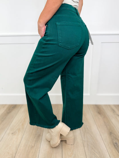 Jean raccourci vert, taille haute avec contrôle du ventre, ourlet effiloché, coupe large, par Risen Shana