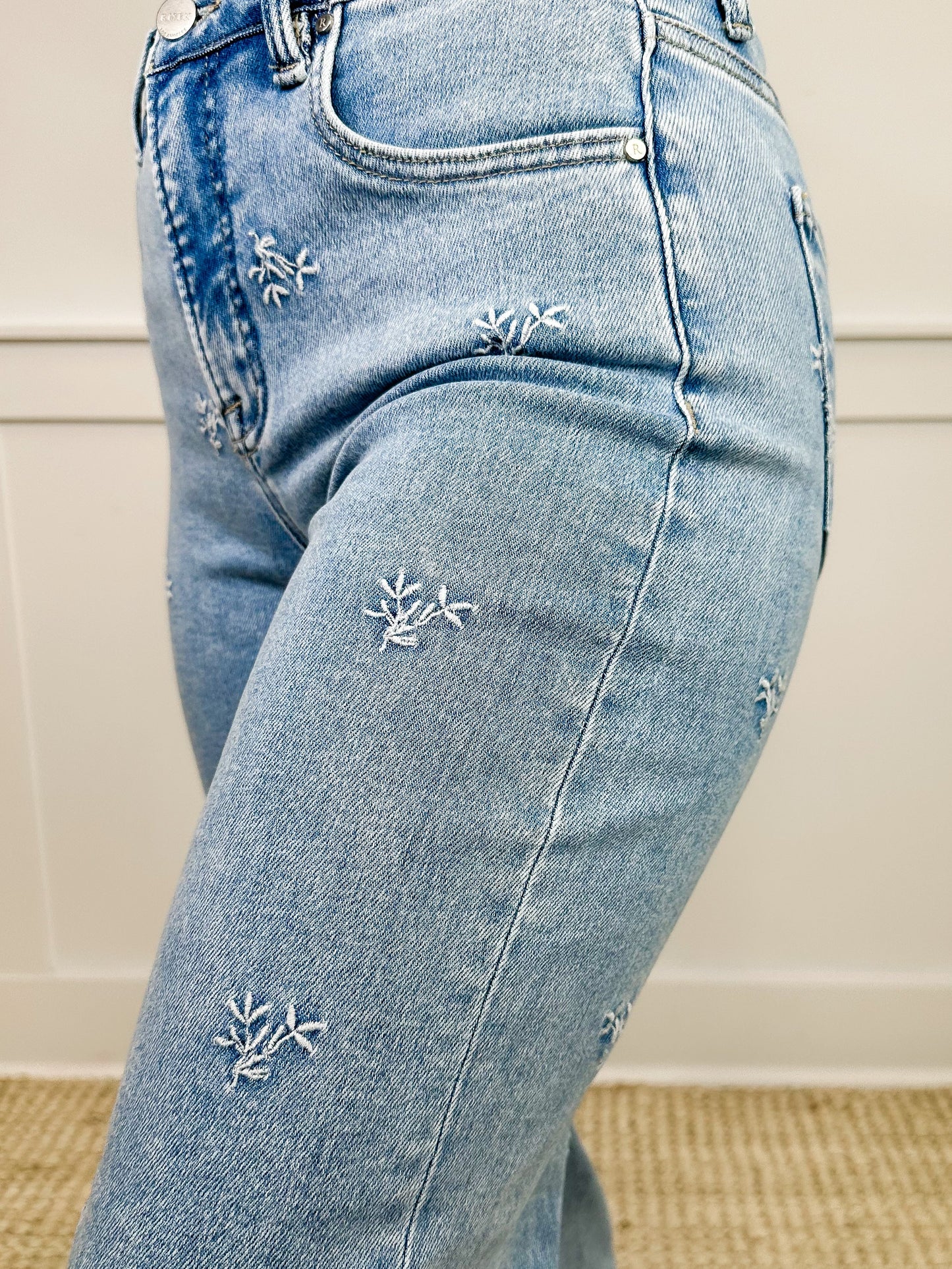 Jeans larges taille haute sans défaut Risen Kayla (délavage clair)