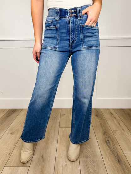 Jean Saige Sutton coupe droite à taille haute et double bouton, contrôle du ventre, délavage moyen Avery Mae
