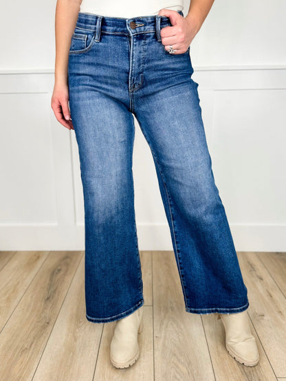 Jean large en denim foncé Risen Maeve taille haute avec contrôle du ventre et ourlet effiloché