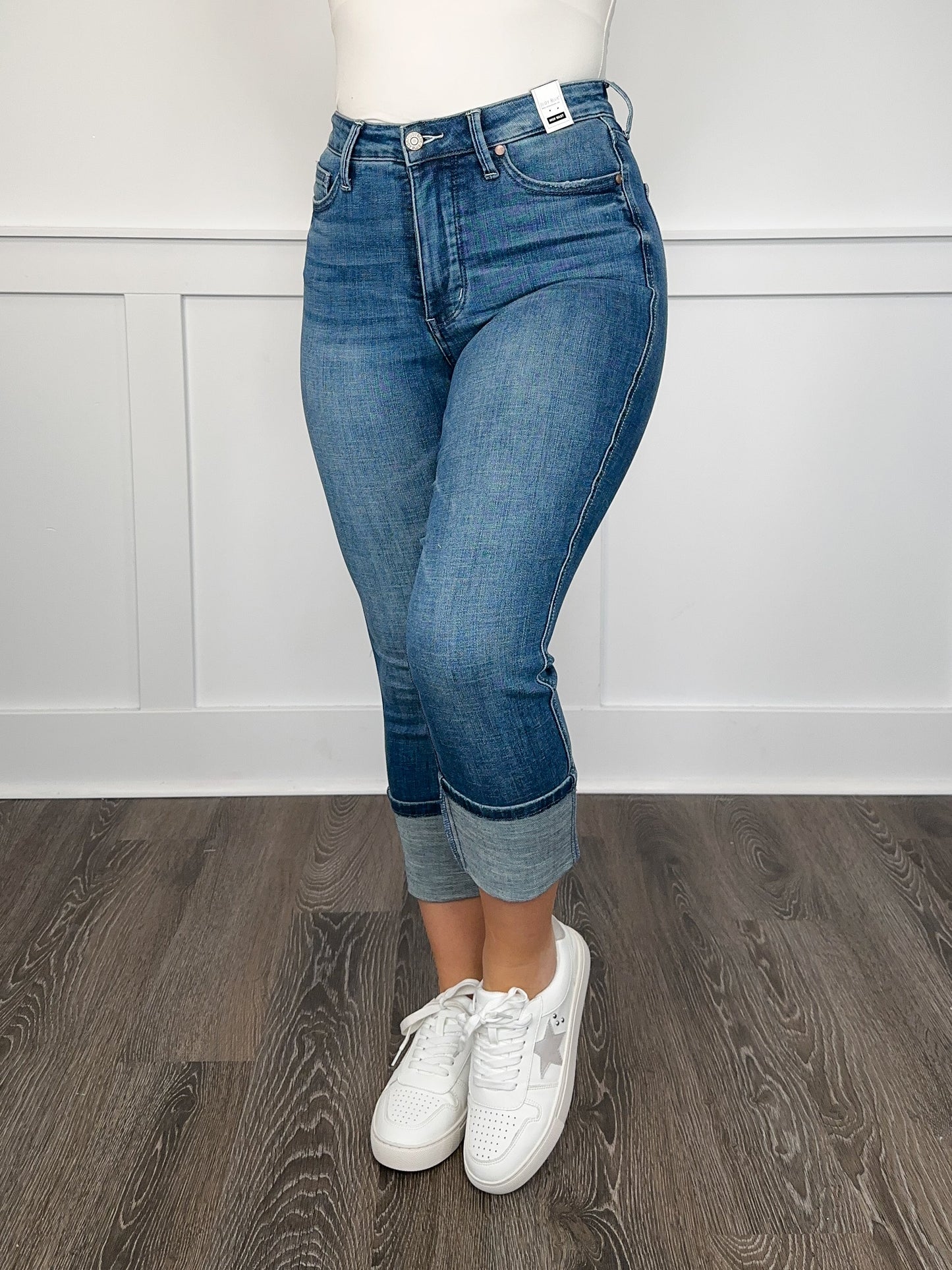 Judy Blue Rylee "Butt Lifting" Tummy Control High-Rise Medium Wash Capris